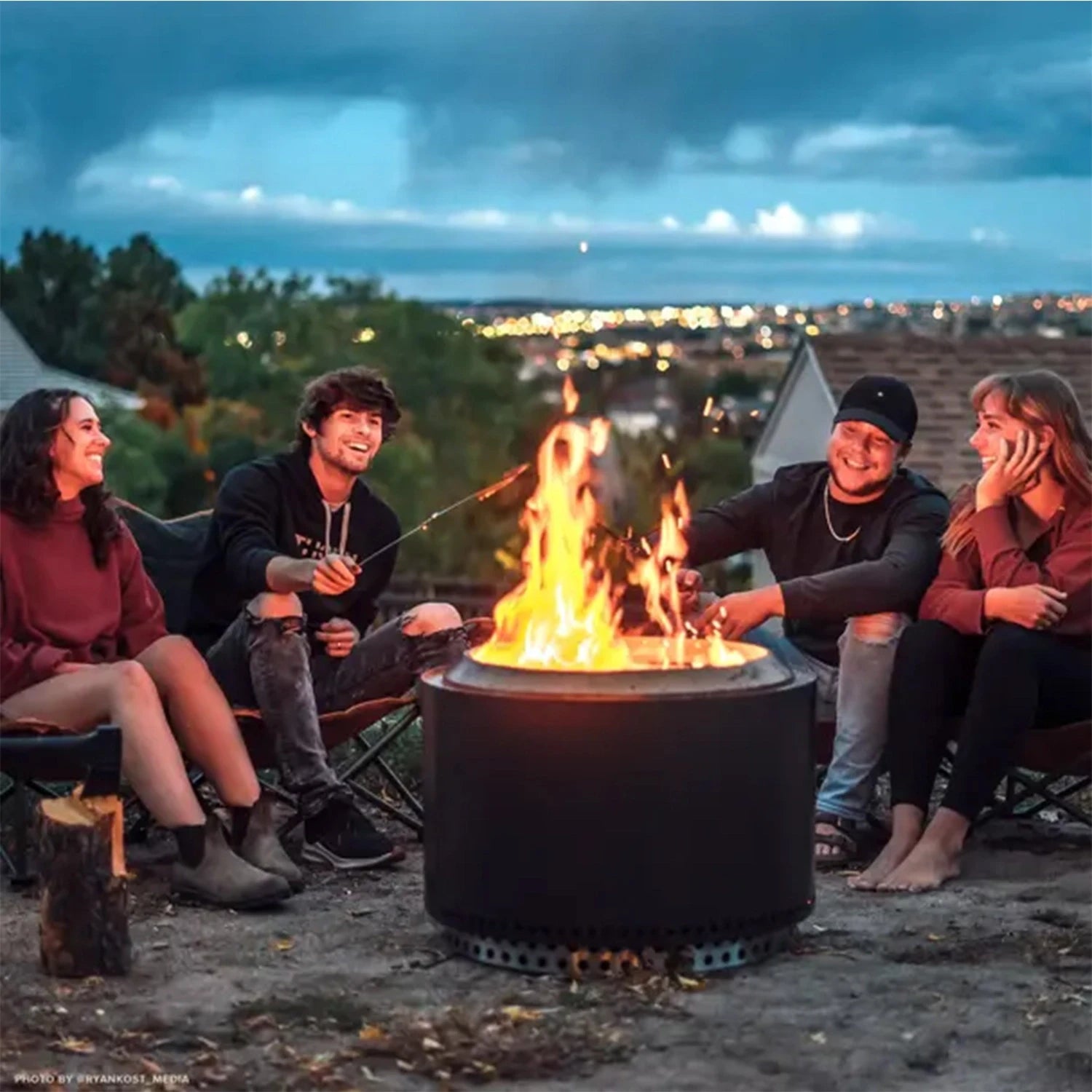 Solo Stove Yukon Black bålsted i hyggelige udendørs omgivelser