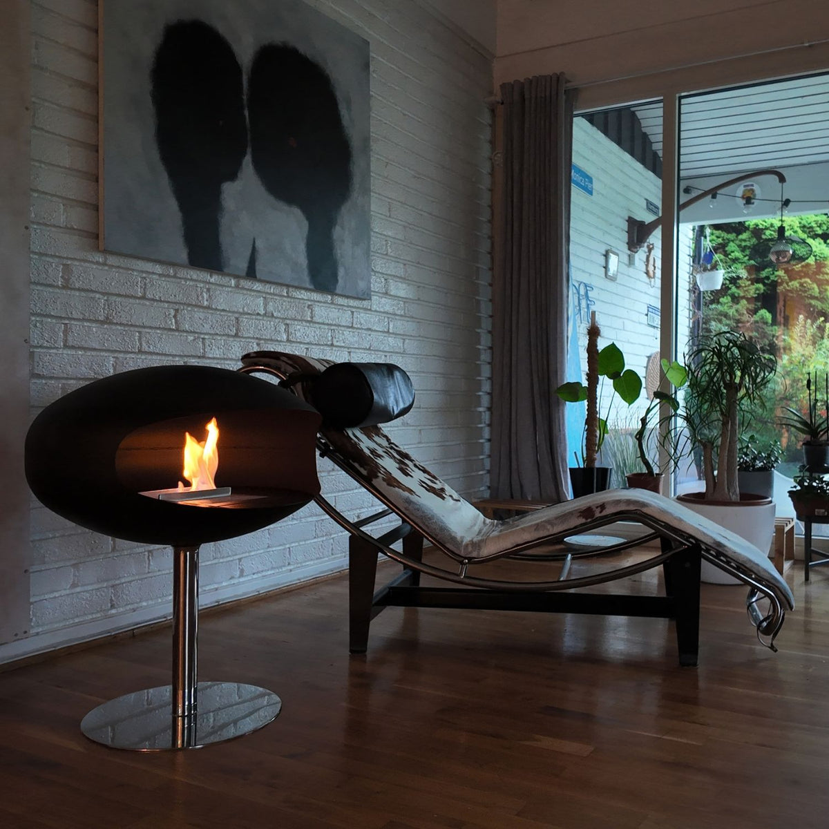 Cocoon Pedestal med stålfod - Sort