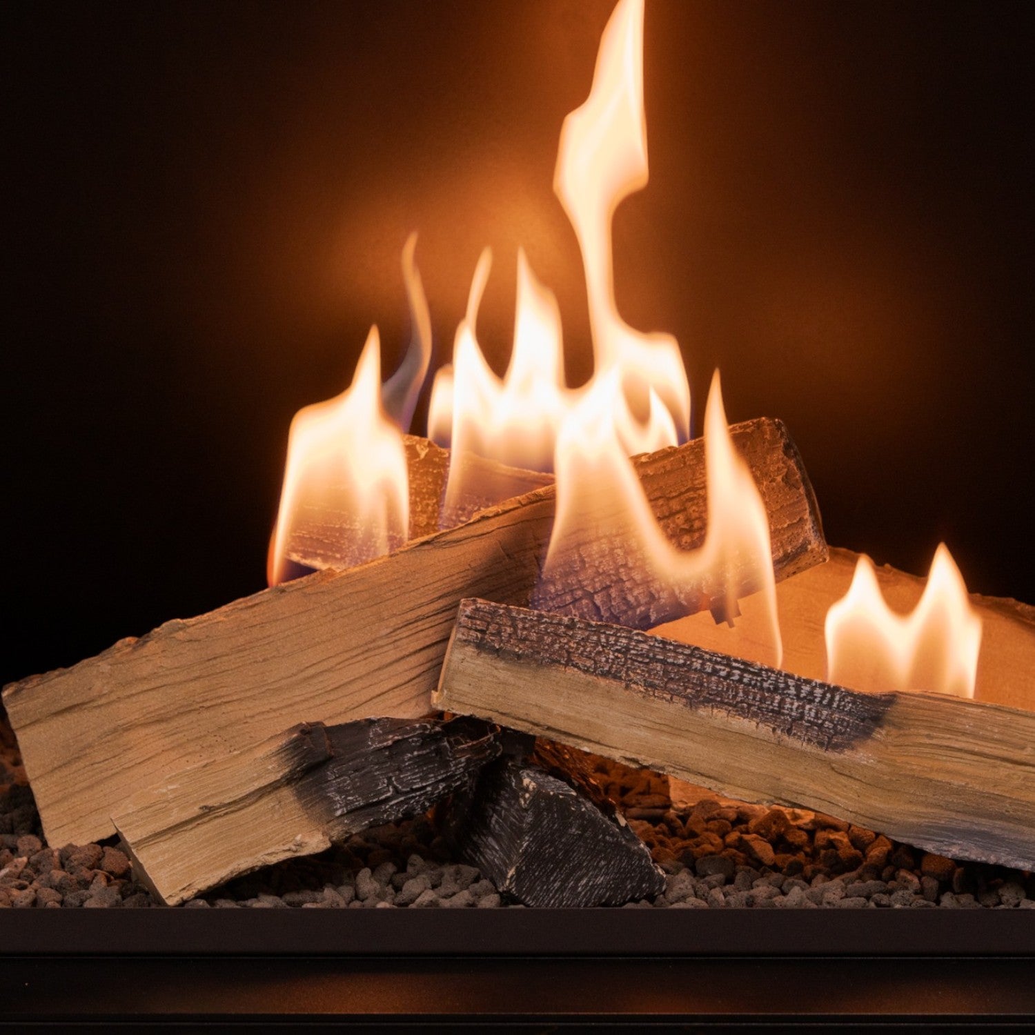 Planika FLA4 990 Logs – Fjernbetjent bioethanolbrænder med realistiske flammeeffekter og dekorative brændestykker