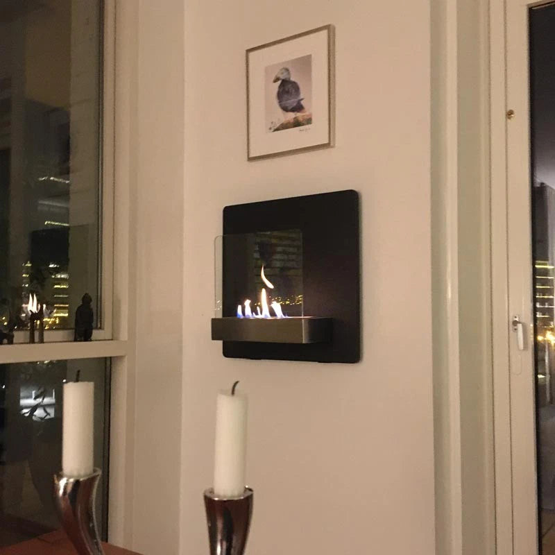 Væghængt biopejs med glas - sort