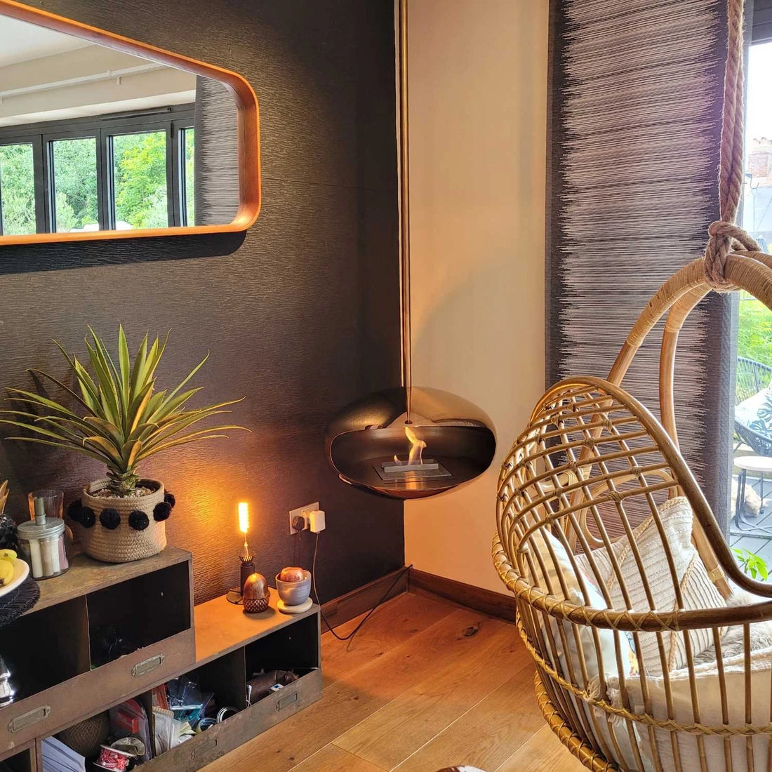 Cocoon Aeris i poleret stål med loftstang