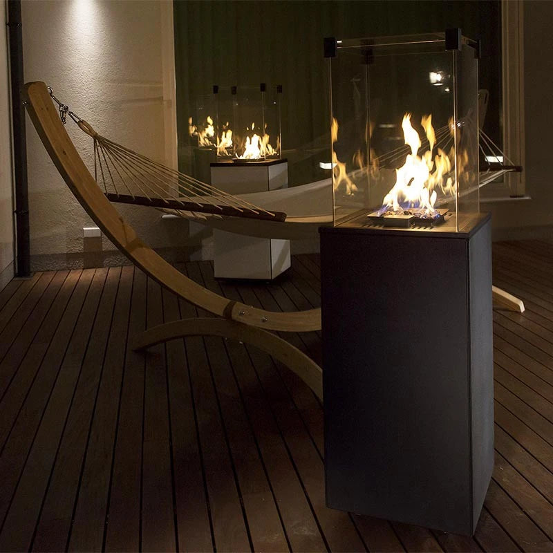 Outdoor gas fireplace with remote control